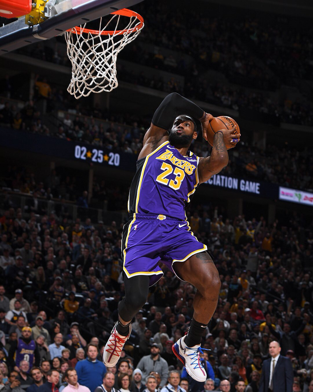 Vertical turning processing cylinder end cover